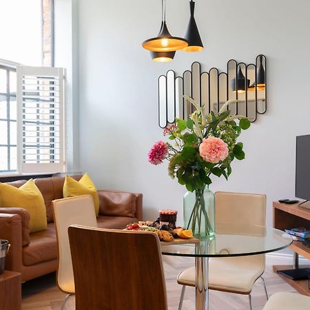 Elliot Oliver - Stylish 2 Bedroom Town Centre Apartment 切尔滕纳姆 外观 照片