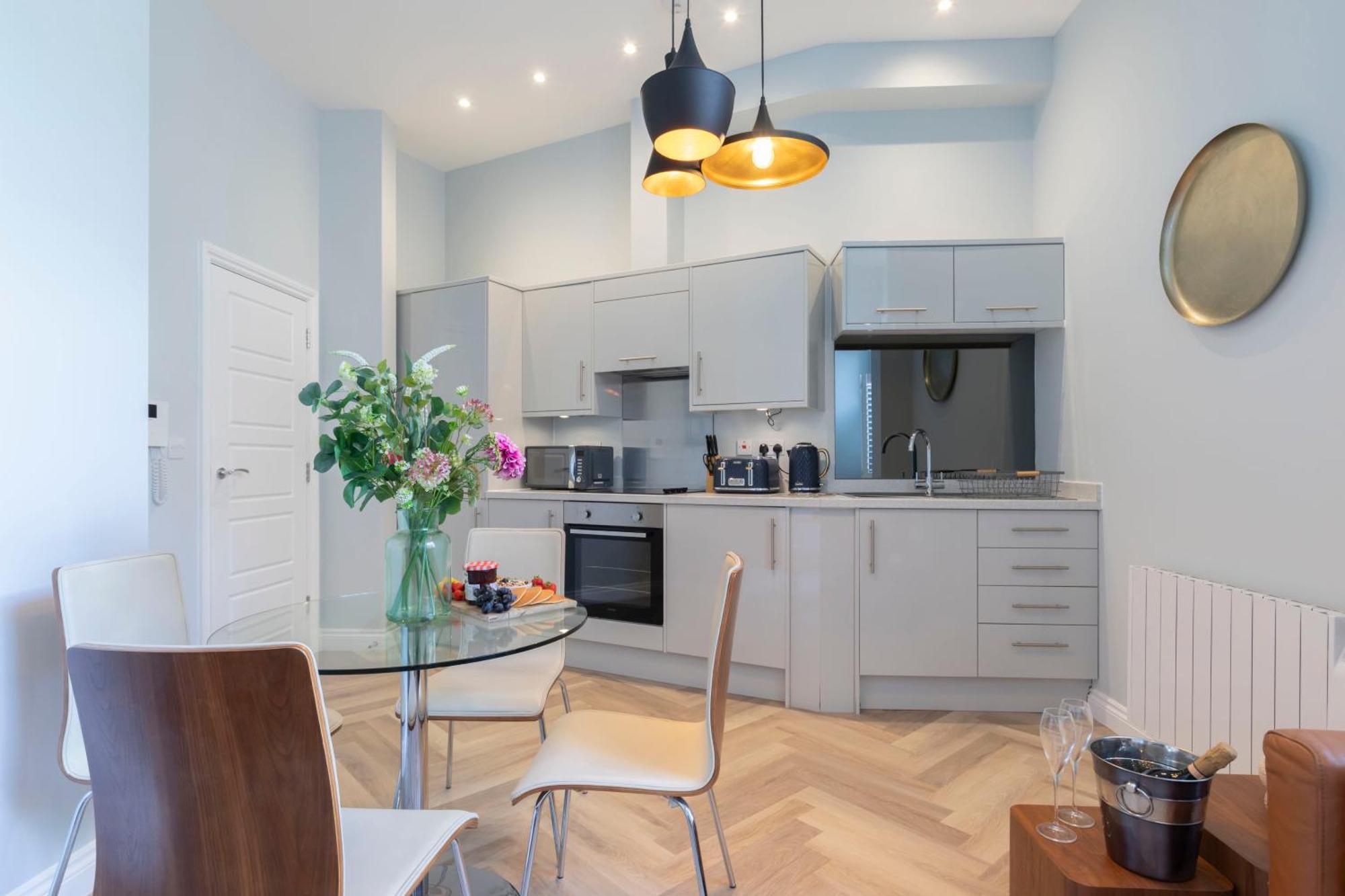 Elliot Oliver - Stylish 2 Bedroom Town Centre Apartment 切尔滕纳姆 外观 照片
