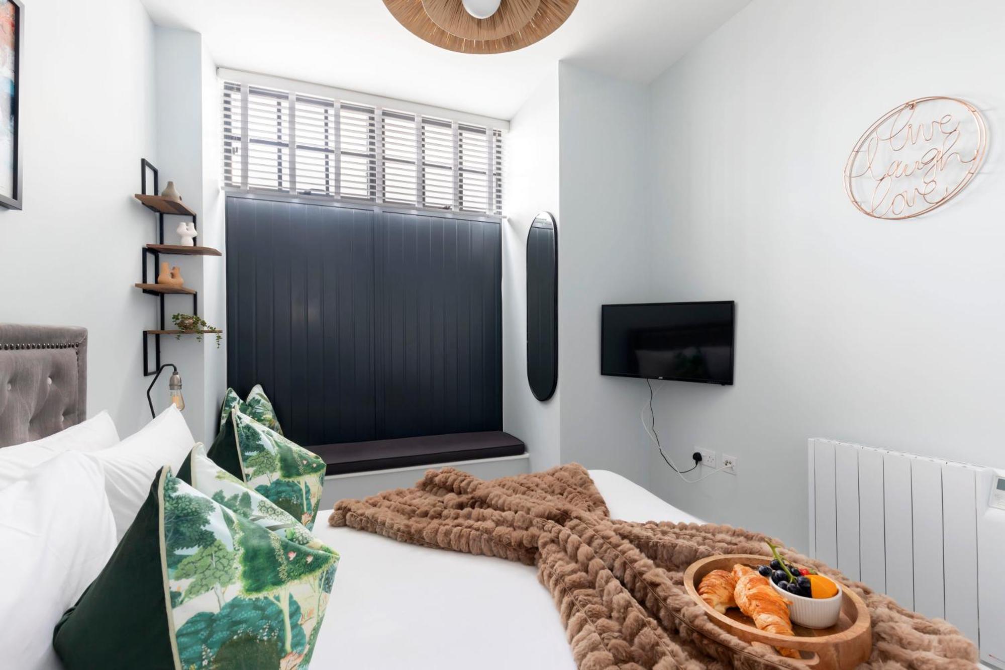 Elliot Oliver - Stylish 2 Bedroom Town Centre Apartment 切尔滕纳姆 外观 照片