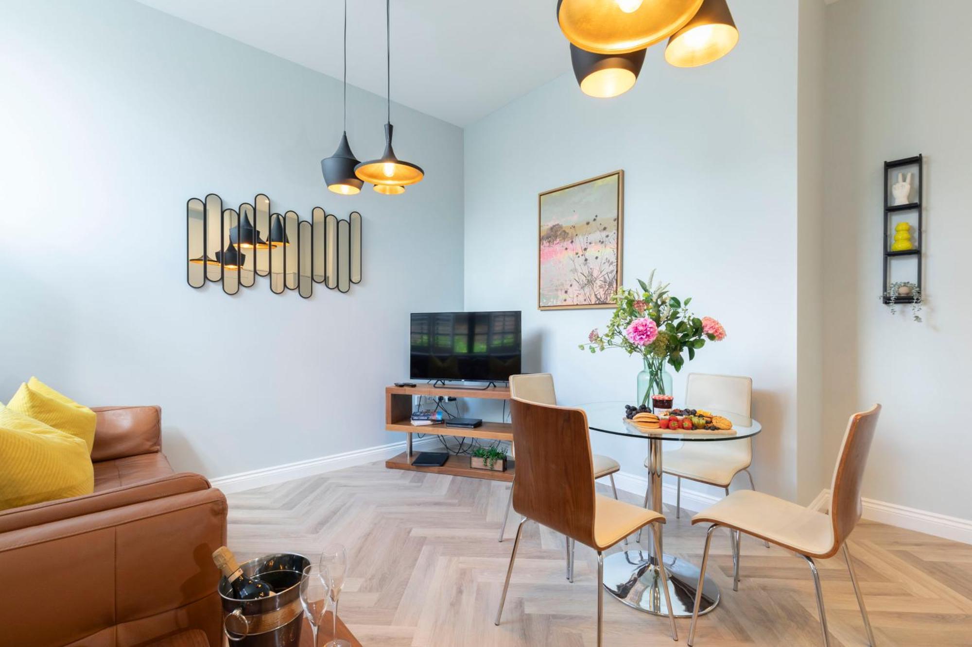 Elliot Oliver - Stylish 2 Bedroom Town Centre Apartment 切尔滕纳姆 外观 照片