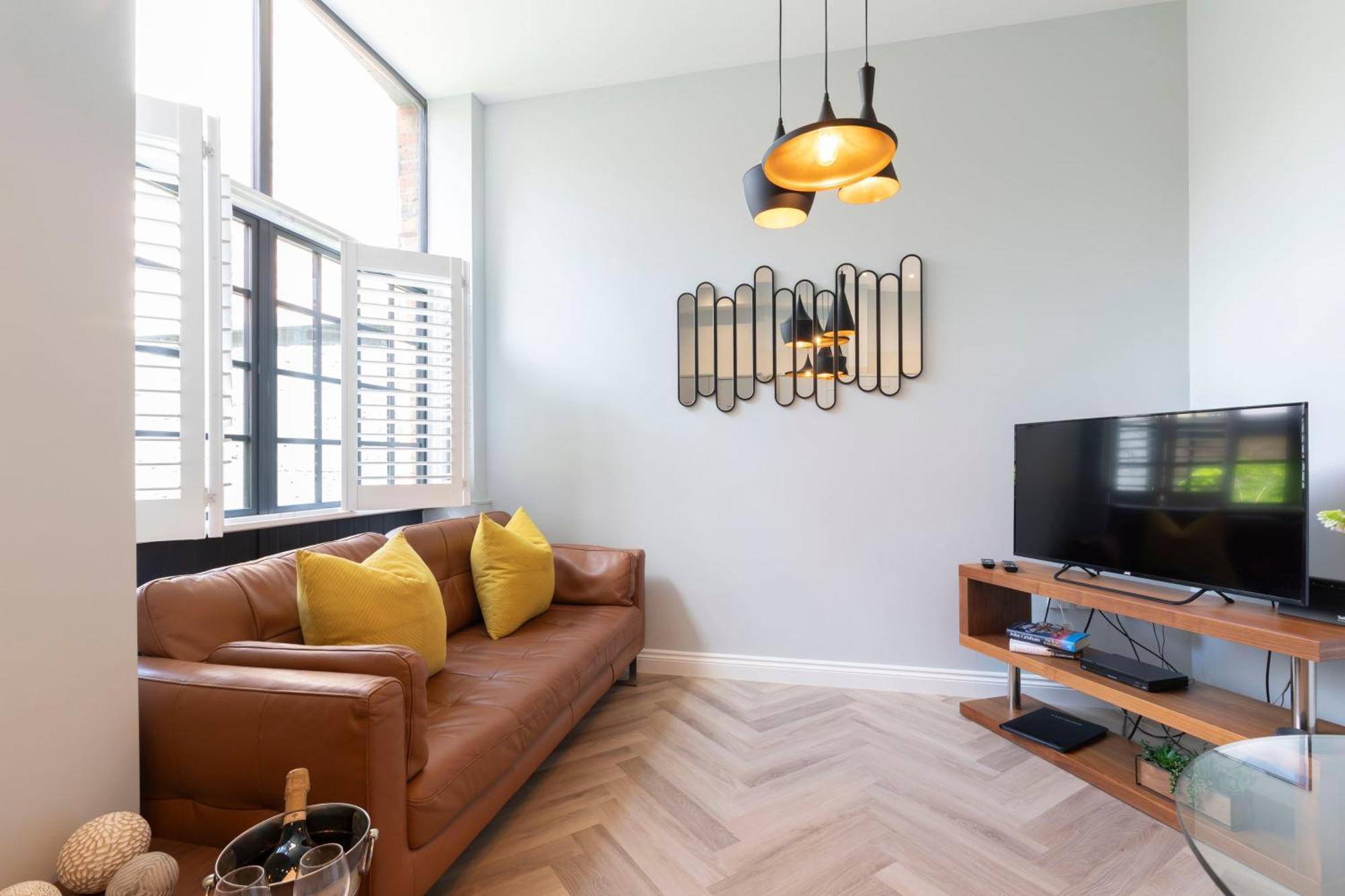 Elliot Oliver - Stylish 2 Bedroom Town Centre Apartment 切尔滕纳姆 外观 照片